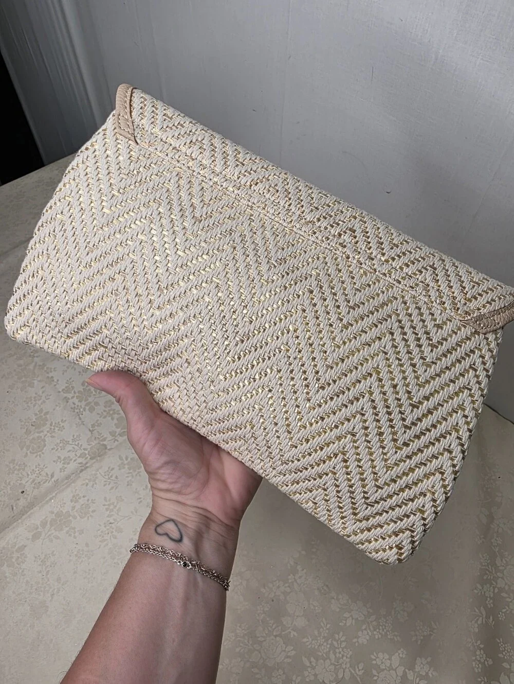 NWT Shiraleah x Express Gold Woven Straw Envelope Clutch Bag Beige Chevron